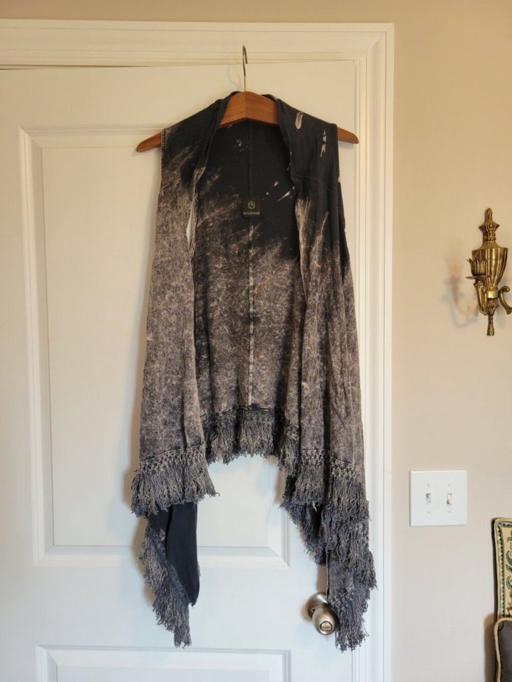 Hologram long gray fringe sleeveless cardigan
